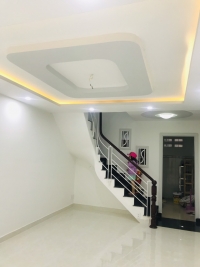 Chính chủ: Cho thuê Tầng Trệt 50m2 full nội thất, 1 phòng ngủ , đường Bạch Đằng P.15 Bình Thạnh, gần ngã 4 Hàng Xanh.