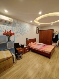 Muốn bán ngôi nhà Dốc Tam Đa phố Thụy Khuê 5 tầng 37m2 giá 4 tỷ 55